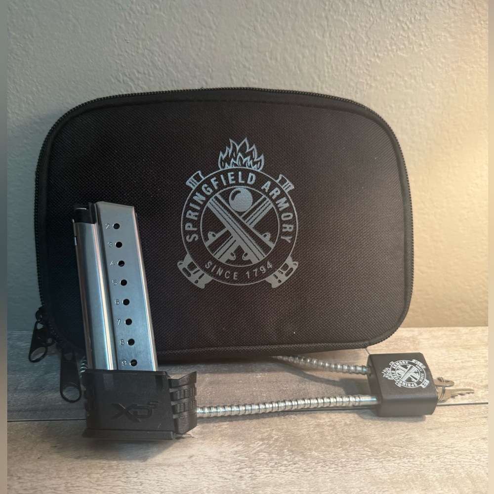 .45/9mm Springfield XD Pistol Case and 9 Round Extended Magazine. NWOT